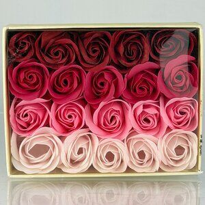Body Luxuries Scented Soap Petals Floral Bouquet Roses Gift Set 2.11 oz Pink Red
